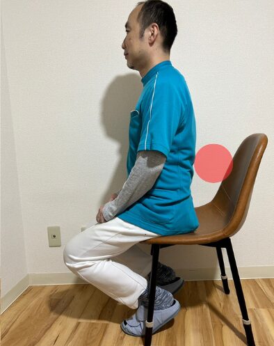 背もたれを使わない正しい座り方