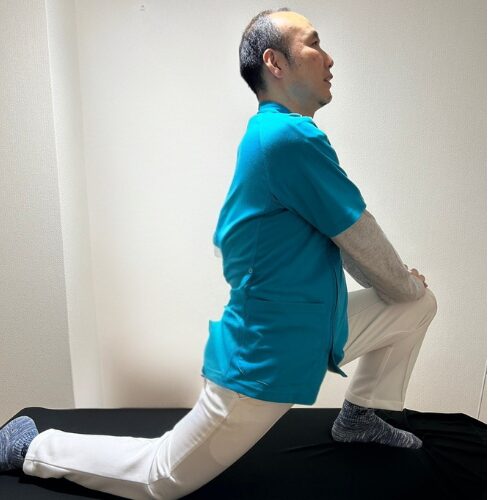 股関節前面ストレッチのやり方