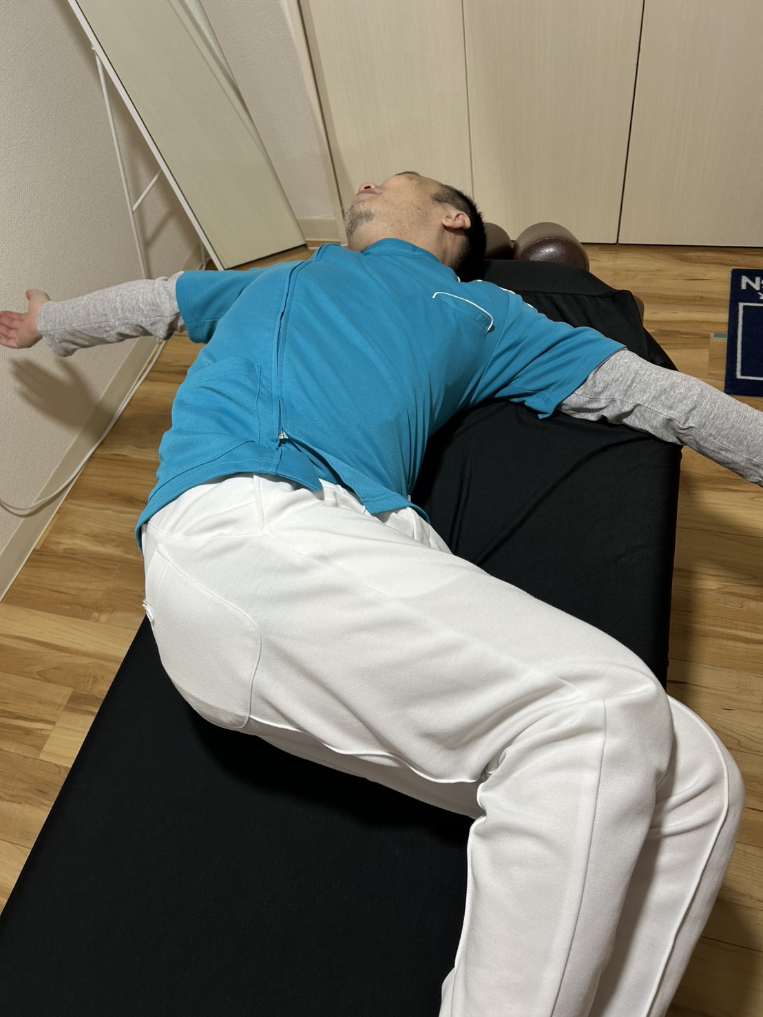 胸椎回旋ストレッチのやり方