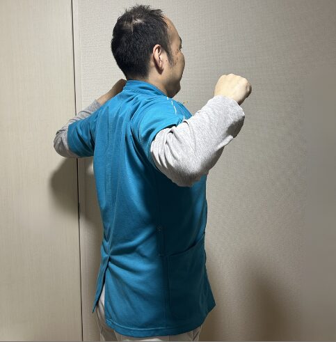 肩甲骨寄せストレッチのやり方