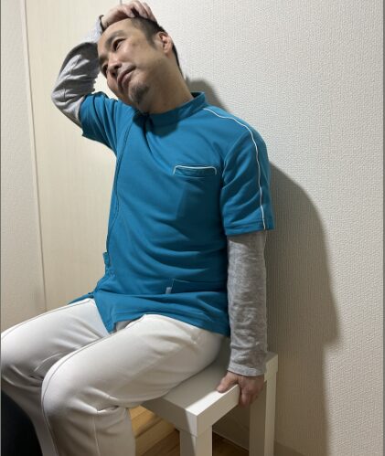 首横ストレッチのやり方